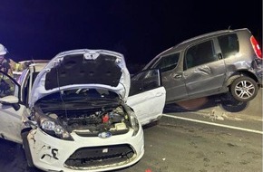 Feuerwehr Frechen: FW Frechen: Verkehrsunfall auf der A4 - Schweres Durchkommen für die Feuerweh