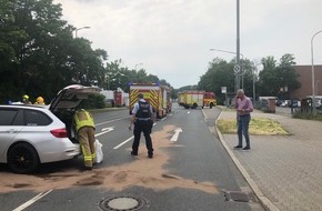 Feuerwehr Ratingen: FW Ratingen: Verkehrsunfall mit zwei PKW und eingeklemmter Person gemeldet