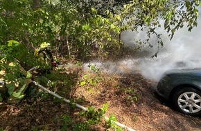 Freiwillige Feuerwehr Gangelt: FW Gangelt: Brennende Pkws am Wildpark in Gangelt