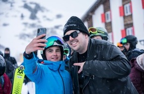 Graubünden Ferien: Geschenkter Skitag in Graubünden: Steve Merson holt seine Fans auf die Fideriser Heuberge