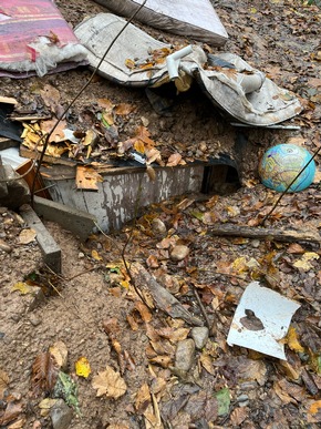 POL-FR: Freiburg: Einsatzmaßnahmen im Zusammenhang mit der Räumung einer besetzten Waldfläche - Person aus hilfloser Lage gerettet