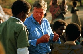 Stiftung Menschen für Menschen: Zum 90. Geburtstag von Karlheinz Böhm / Millionen von Menschen in Äthiopien verdanken ihm ein besseres Leben