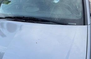 Polizeiinspektion Göttingen: POL-GÖ: (264/2025) Innerhalb von 30 Minuten: Unbekannte beschädigen geparktes Auto im Kellnerweg