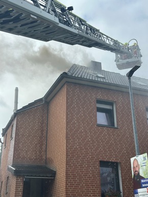 FW-Velbert: Dachstuhlbrand und mehrere Paralleleinsätze