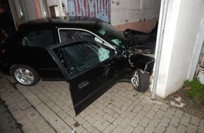 Polizeipräsidium Koblenz: POL-PPKO: Flucht vor Polizeikontrolle in Koblenz - Unfall in der Herberichstraße