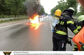Feuerwehr München: FW-M: Brennendes Motorrad auf der Autobahn (Forstenried)