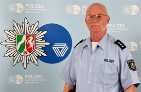 Kreispolizeibehörde Viersen: POL-VIE: Brüggen: Neuer Bezirksdienstbeamter: Bürgernaher Ansprechpartner - Elmar Wellmanns folgt auf Heinz Tappeßer (Fotoberichterstattung)