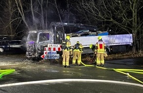 Feuerwehr Paderborn: FW Paderborn: LKW-Brand mit Ausbreitung