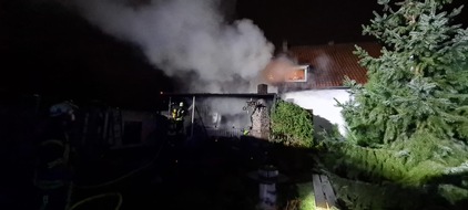 Freiwillige Feuerwehr Werne: FW-WRN: FEUER_3 - LZ1 - LZ3 - brennt Terrasse
