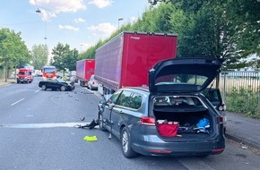 Polizei Mettmann: POL-ME: Rettungshubschrauber war im Einsatz: Drei Verletzte nach frontalem Zusammenstoß: Polizei ermittelt und bittet um Hinweise zum Unfallhergang - 2507010