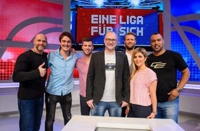 Sky Deutschland: "Eine Liga für sich - Buschis Sechserkette" am Montag, 3. April 2017: Thorsten Legat und Patrick Esume drehen durch