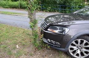 Kreispolizeibehörde Herford: POL-HF: Hiddenhauserin nach Zusammenstoß leicht verletzt - Verkehrsunfall im Kreuzungsbereich