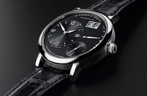 A. Lange & Söhne: Eleganz in Schwarz: GROSSE LANGE 1 (BILD)