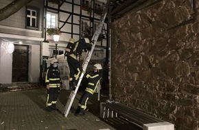 Feuerwehr Hattingen: FW-EN: Brand in einem Gastronomiebetrieb in der Hattinger Altstadt