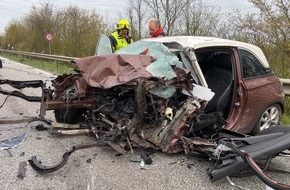 Kreisfeuerwehrverband Segeberg: FW-SE: Schwerer Verkehrsunfall zwischen einem PKW und einem LKW auf der L326