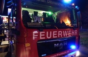 Kreisfeuerwehrverband Dithmarschen: FW-HEI: Reetdach brennt in Eddelak - Aufenthaltsort des Anwohners unklar