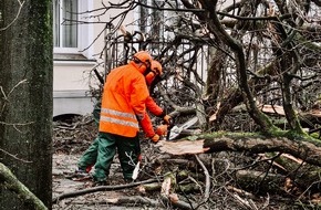 Feuerwehr Recklinghausen: FW-RE: Sturmtief "Zoltan" verursacht Sturmschäden im Stadtgebiet - Mehrere Löschzüge im Einsatz