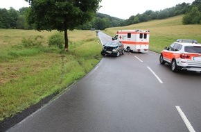Polizeidirektion Kaiserslautern: POL-PDKL: Fahrzeugführerin wird bei Unfall schwer verletzt