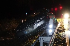 Polizei Münster: POL-MS: Alkoholisiert mit dem Auto auf die Leitplanke gefahren - Polizei sucht Zeugen