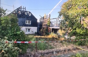 Polizeidirektion Koblenz: POL-PDKO: PRESSEERSTMELDUNG Brand zweier Wohnhäuser nebst Ökonomiegebäuden