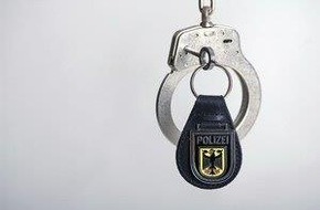 Bundespolizeidirektion Sankt Augustin: BPOL NRW: Fahren ohne Fahrerlaubnis, Bedrohung und Betrug - 3777 Euro oder 237 Tage Haft