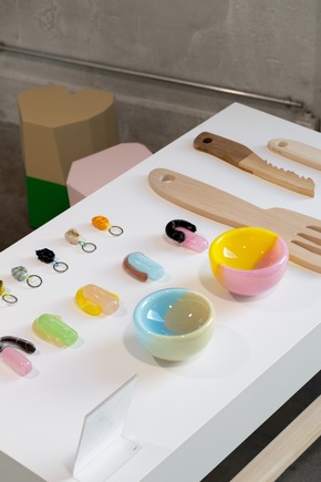 Julian Zigerli und weitere im Pop-up-Store des Kunstmuseums St.Gallen