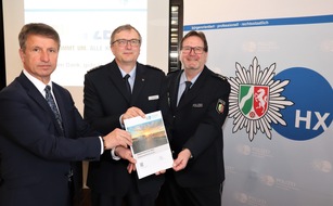 Kreispolizeibehörde Höxter: POL-HX: Zahl der Verkehrsunfälle und der Verunglückten sinkt / Verkehrsunfallprävention bekommt höheren Stellenwert / Kreispolizeibehörde Höxter stellt Verkehrsbericht 2023 vor