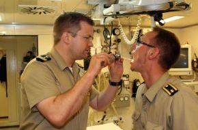 Presse- und Informationszentrum Marine: Deutsche Marine - Pressemeldung: Hamburger ist Schiffsarzt auf der Fregatte "Sachsen" und damit "Botschafter in weiß"