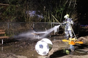 Kreispolizeibehörde Rhein-Kreis Neuss: POL-NE: Unbekannte setzen Parkbank in Brand