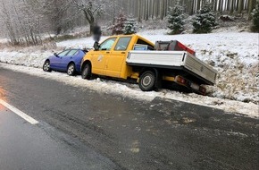 Kreispolizeibehörde Olpe: POL-OE: Glatte Straße führt zu Auffahrunfall im Straßengraben