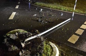 Polizeiinspektion Emsland/Grafschaft Bentheim: POL-EL: Emsbüren - Zeugen nach beschädigtem Verkehrszeichen gesucht
