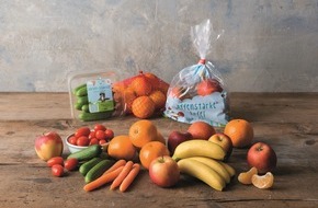 Lidl: Mehr Spaß an Obst und Gemüse: Lidl führt Kids-Range ein / Fairtrade-Baby-Bananen, Mini-Äpfel und Bio-Dattelcherrytomaten erleichtern Kindern eine bewusste Ernährung