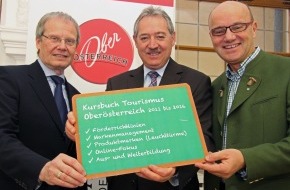 Oberösterreich Tourismus: Ein Jahr Kursbuch Tourismus Oberösterreich: Gemeinsam erarbeitet,
gemeinsam in der Umsetzung - BILD