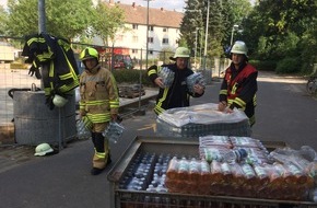 Feuerwehr Stolberg: FW-Stolberg: Hilfeleistung in Regionalbahn / Brand einer Thuja-Hecke