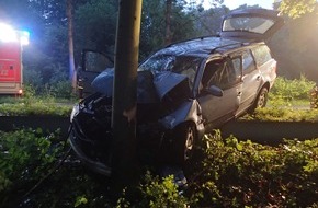 Feuerwehr Plettenberg: FW-PL: Schwerer Verkehrsunfall auf Bundesstraße 236 in Plettenberg