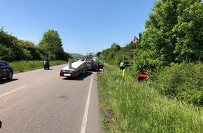 Polizeidirektion Landau: POL-PDLD: Landau - Zwei Verletzte bei Unfall - Verursacher flüchtet