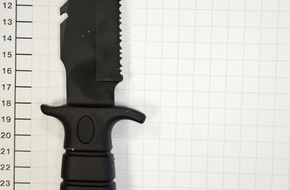 Bundespolizeidirektion Sankt Augustin: BPOL NRW: 15-Jähriger ohne Ticket - Bundespolizisten stellen Kampfmesser sicher