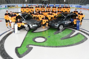 SKODA ist offizieller Partner des Eishockey-Turniers Deutschland Cup - KAROQ als VIP-Gast dabei (FOTO)