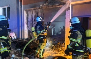 Feuerwehr Essen: FW-E: Nächtlicher Brand in einem Mehrfamilienhaus - zehn Personen in Notunterkunft untergebracht
