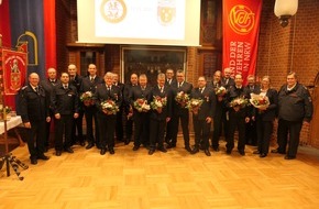 Freiwillige Feuerwehr Kalkar: Feuerwehr Kalkar: Ehrungen im Ratssaal - Feuerwehr Kalkar würdigt Engagement und Gemeinschaft
