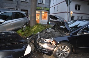 Polizeiinspektion Celle: POL-CE: Blumlage - Fahrer rammt wegen Übermüdung parkende Autos