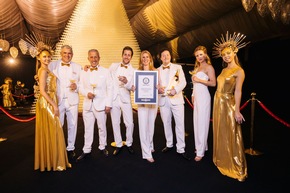 Atlantis, The Palm und Moët & Chandon starten das Jahr mit einem Weltrekord: Guinness World Records™ Titel für die größte Trinkglaspyramide der Welt