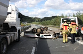 Polizeidirektion Kaiserslautern: POL-PDKL: A63/Kaiserslautern, Anhänger kippt um