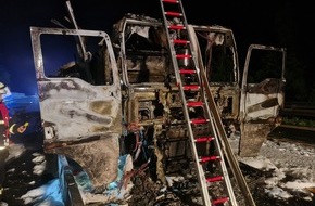 Feuerwehr Dortmund: FW-DO: Feuer zerstört LKW auf der A 45