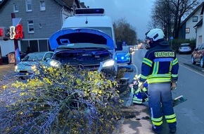 Feuerwehr Sprockhövel: FW-EN: Verkehrsunfall und ausgelöster Rauchwarnmelder