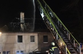 Freiwillige Feuerwehr Lügde: FW Lügde: Dachstuhlbrand / Unterstützung der FF Bad Pyrmont