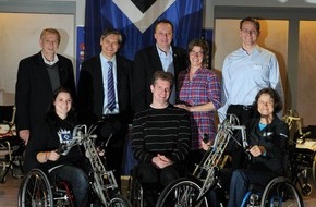 HSV Fußball AG: HSV-Presseservice: Werner-Otto-Preis: Handbikes für HSV-Rollstuhlsportabteilung