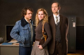 ZDF: "Herzkino"-Film "Eine wie diese" mit Cornelia Gröschel im ZDF / Traumberuf Kriminalkommissarin - Anfang der 70er Jahre eine Revolution (FOTO)
