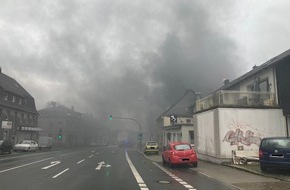 Feuerwehr Dortmund: FW-DO: Großbrand in einer Autowerkstatt in Lütgendortmund