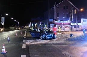 Polizei Minden-Lübbecke: POL-MI: Unfall beim Abbiegen: Drei Menschen schwer verletzt